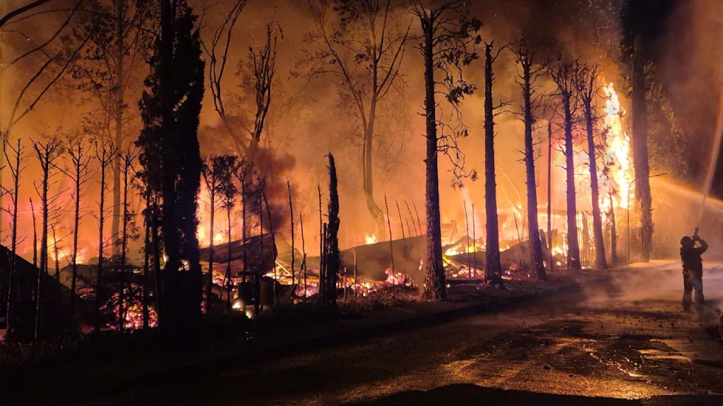 Brand auf Campingplatz am Gardasee: Mindestens 24 Menschen verletzt Brand auf dem Campingplatz Bella Italia am Gardasee: Mindestens 24 Menschen wurden verletzt, eine Person befindet sich in kritischem Zustand.