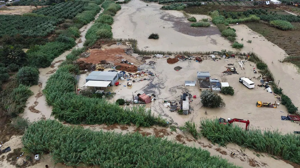Unwetter in Griechenland: Deutsche Touristin auf Rhodos gestorben Schwere Unwetter treffen Griechenland: Auf Rhodos stirbt eine deutsche Touristin nach einem Blitzschlag, während Kreta mit Starkregen und Überschwemmungen kämpft