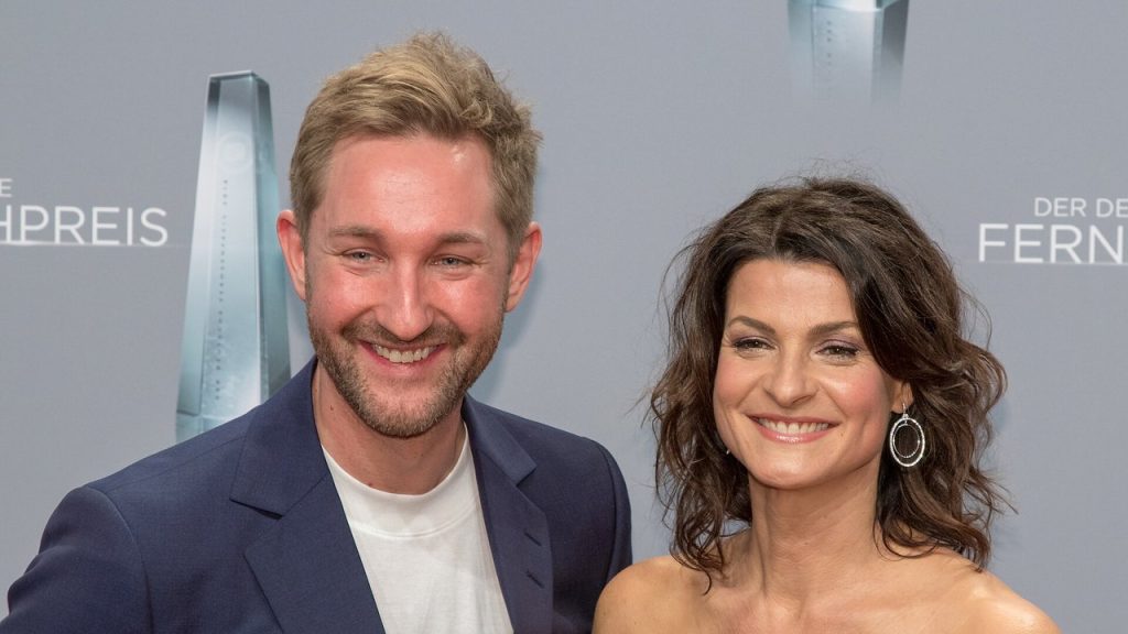 Wer ist Godfrey Egbon? Der GNTM-Zweite bei Promi Big Brother 2026: Alter, Wohnort und Nominierung Promi-Big-Brother-Moderatorin Marlene Lufen mit Daniel Boschmann beim Deutschen Fernsehpreis 2018